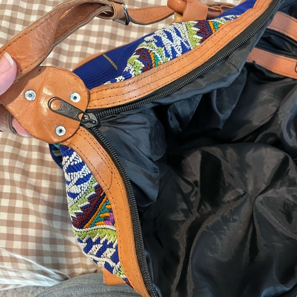 Embroidered tapestry weekender bag with leather handles - Picture 6 of 8